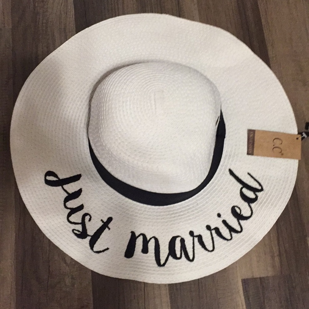 Just Married. Sun hat.